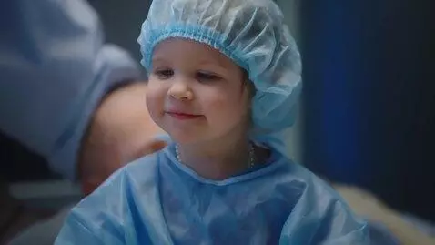 AI Video from prompt: Видео начинается с драматичного, но современного