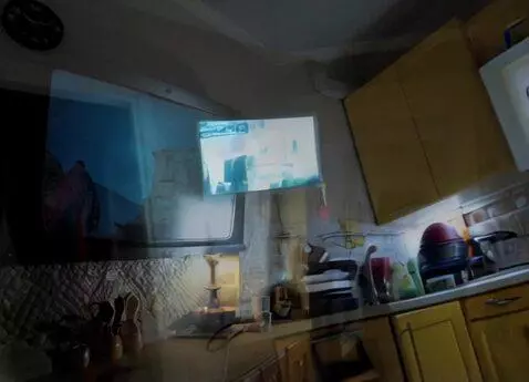 AI Video from prompt: Кухня превратилась в таинственную пещеру, где ср