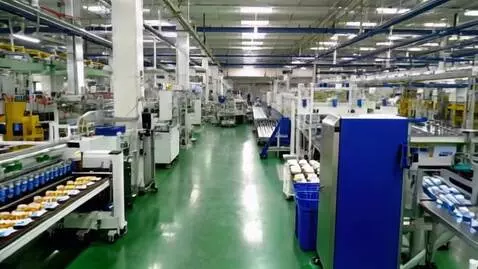 AI Video from prompt: Dynamic camera movement in a modern dietary supp