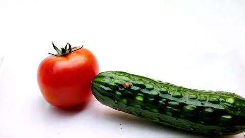 AI Video from prompt: Помидор поедающий огурец