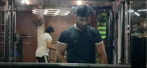 AI Video from prompt: Make biceps like Arnold pose