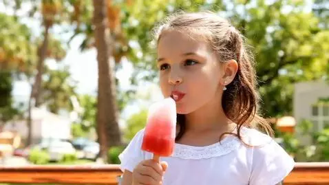 AI Video from prompt: Girl eating ice