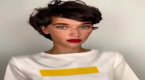 AI Video from prompt: Девушка закатывает глаза вверх, открывает рот и 