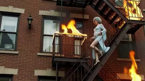 AI Video from prompt: Женщина, домохозяйка, 40 лет, модельной внешност