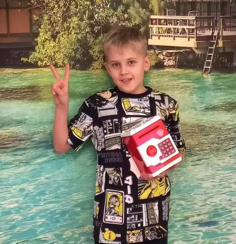 AI Video from prompt: я начинаю играть на гитаре