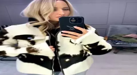 AI Video from prompt: the model walks on the model shows the coat on t