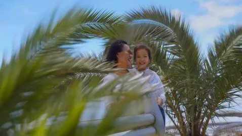 AI Video from prompt: море лето рыбы пальмы