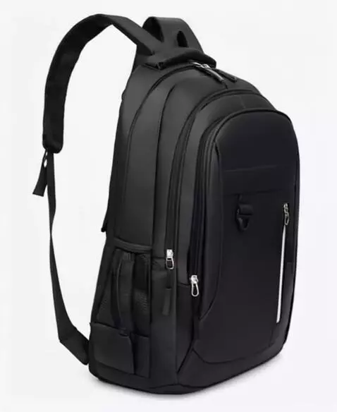 AI Video from prompt: Фотореалистичный рюкзак плавно и непрерывно вращ