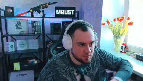 AI Video from prompt: человек на видео одевает смокинг и берет кейс и 