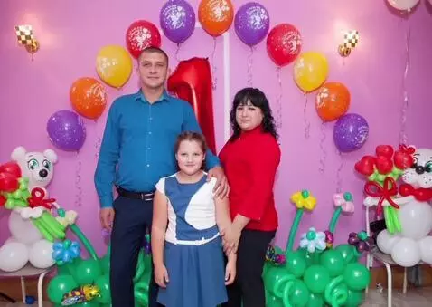 AI Video from prompt: целуются нежно