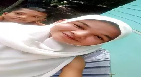 AI Video from prompt: Dancing, sqweezing chest