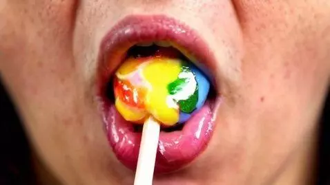 AI Video from prompt: сосет чупачупс