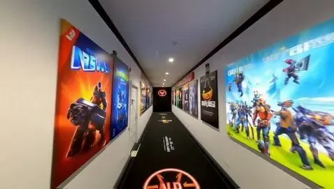 AI Video from prompt: The camera moves forward along a corridor, poste