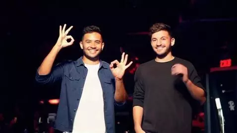 AI Video from prompt: Felixdj11 ed Andydj in discoteca alzate le mani 