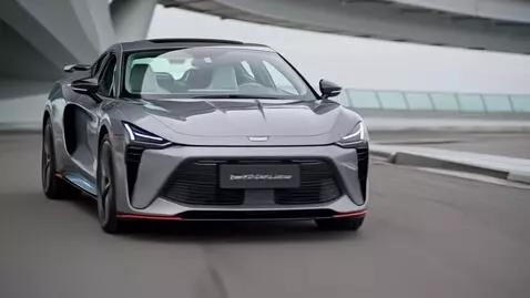 AI Video from prompt: Создай Эдит по машине гелик, время видео 4 минут