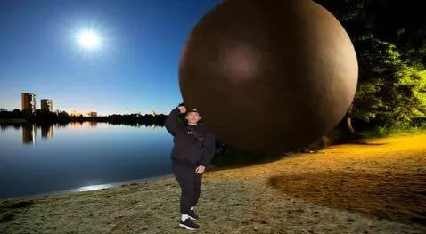 AI Video from prompt: Create a 10-second cinematic video. Using the up