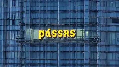 AI Video from prompt: the skyscraper displays the word "dosis"