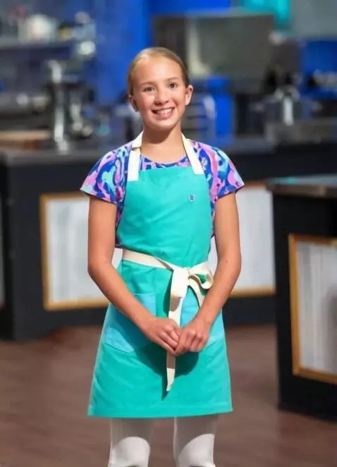 AI Video from prompt: Remove Apron and change to underwear