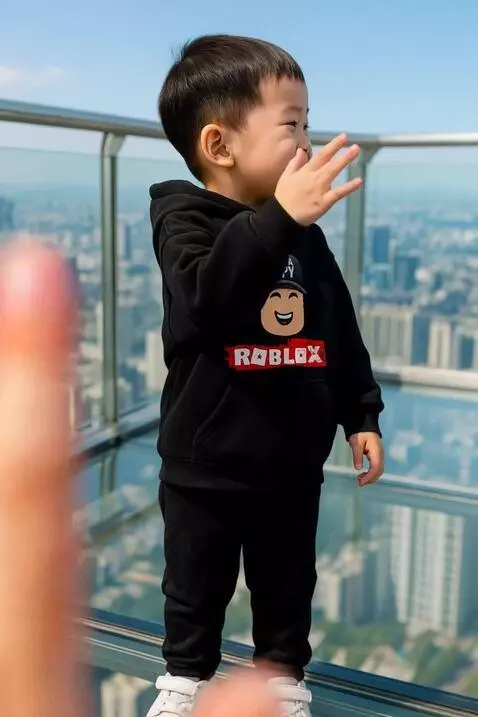 AI Video from prompt: {   "scenes": [     {       "time_range": "00:00