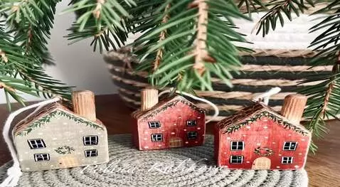 AI Video from prompt: Создай видео как из домика выходит маленький гно