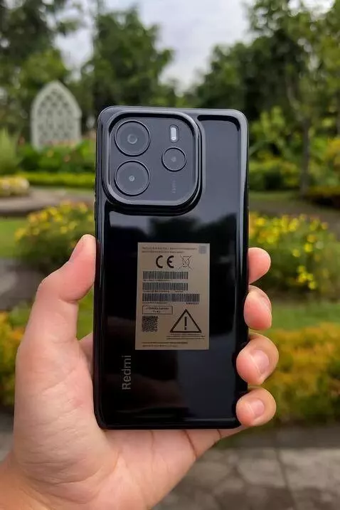 AI Video from prompt: buatkan yang sedang mempromosikan produk