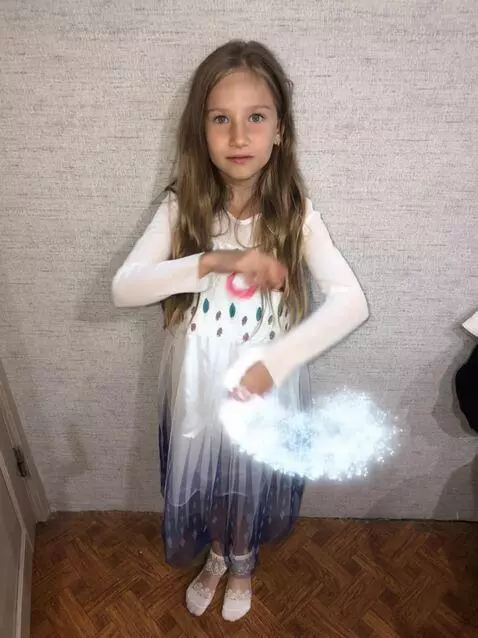 AI Video from prompt: The girl controls ice like Elsa and creates a ti