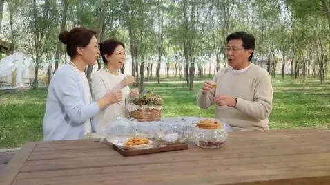 AI Video from prompt: Создай абстрактное, художественное видео видео п