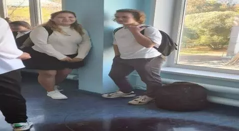 AI Video from prompt: Закуривает сигарету и делает предложение