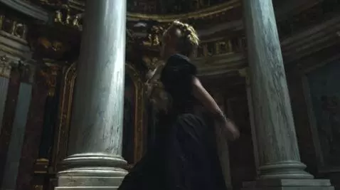 AI Video from prompt: Девушка встаёт и ударом кулака разбивает колонну