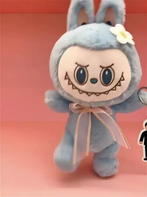 AI Video from prompt: Игрушка встаёт и начинает танцевать быстрый моло