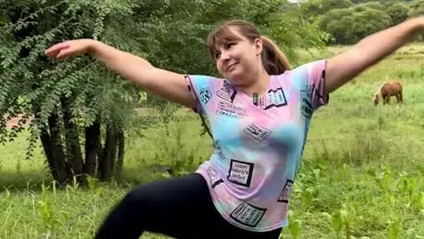 AI Video from prompt: A girl is dancing an acrobatic dance