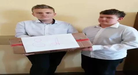 AI Video from prompt: They start kissing