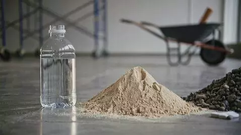 AI Video from prompt: Concrete consists of 4 ingridients. They are wat