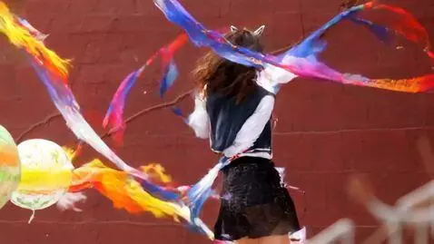 AI Video from prompt: аниме девушка танцует