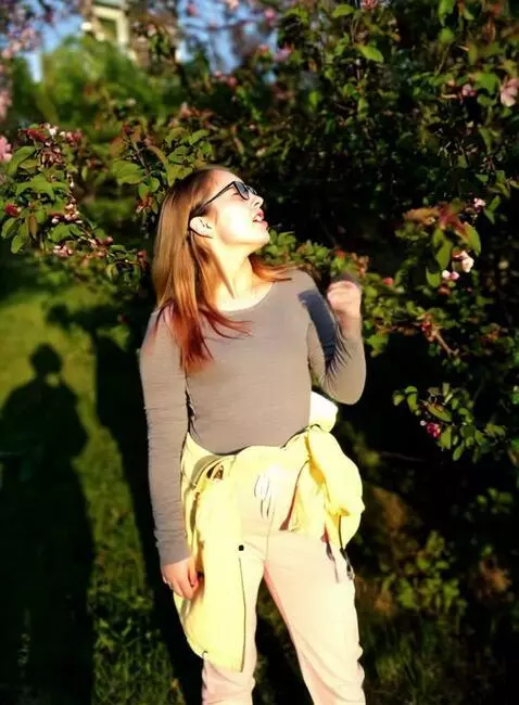 AI Video from prompt: интенсивные поцелуи