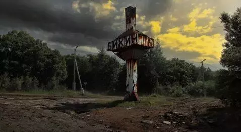 AI Video from prompt: Статичный кадр (камера не двигается). На передни