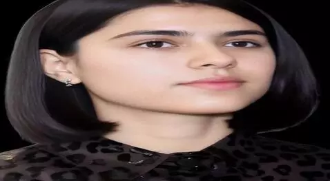 AI Video from prompt: Улубнисть  маргае глаза