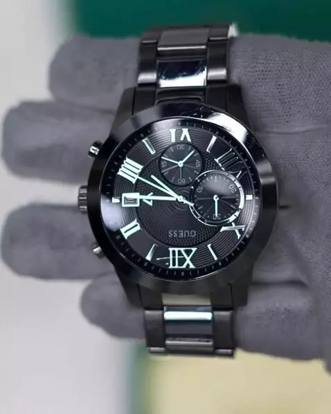 AI Video from prompt: use this image and use jewelry stye or ideas cau
