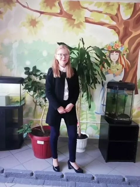 AI Video from prompt: Она соблазнительно улыбнулась мне и забралась в 