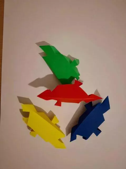 AI Video from prompt: Детали кружатся и собираются в пирамидку но прод