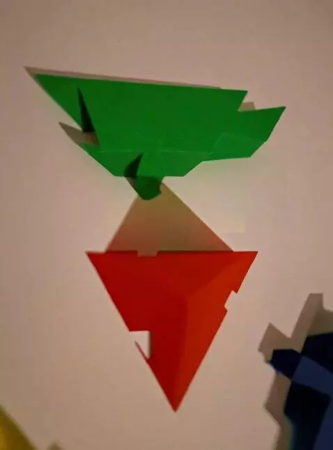 AI Video from prompt: Детали кружатся и собираются в пирамидку но прод