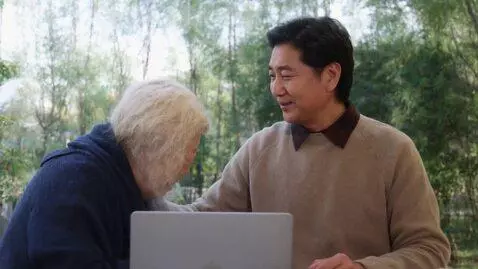 AI Video from prompt: Beijando de lingua