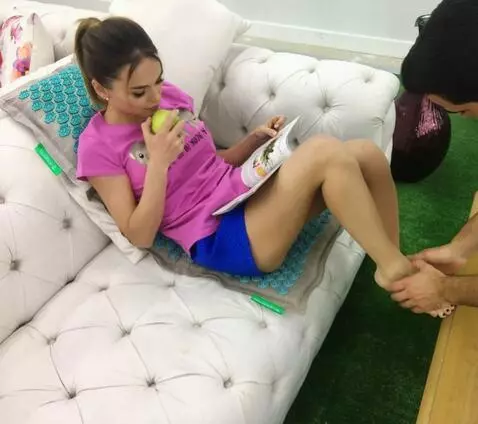 AI Video from prompt: guy gives girls foot massage