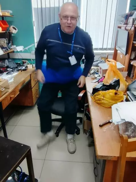 AI Video from prompt: человек на фото в балетной пачке танцует макарен