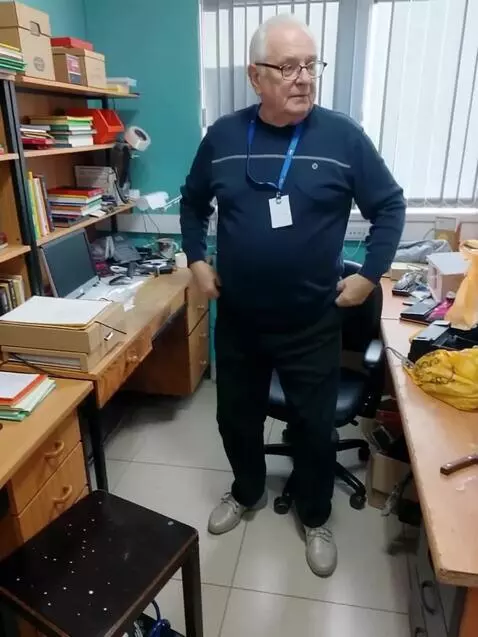 AI Video from prompt: человек на фото в балетной пачке танцует макарен