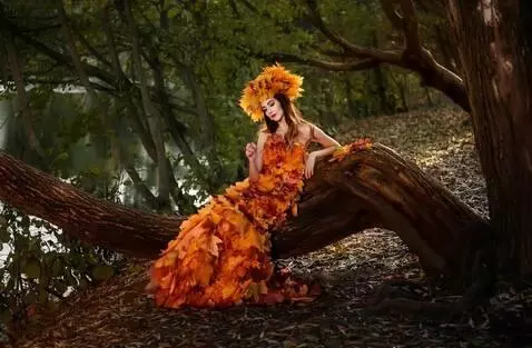 AI Video from prompt: Женщина Осень Танец осени