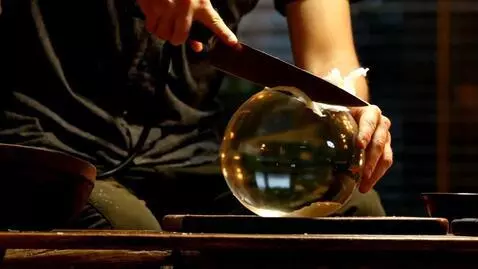 AI Video from prompt: Создай видео в стиле релакса где кто-то режет ст