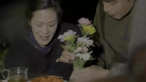 AI Video from prompt: 1 кадр темный экран, появляется слово Regen и сл