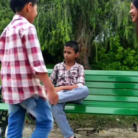 AI Video from prompt: Huge between two people