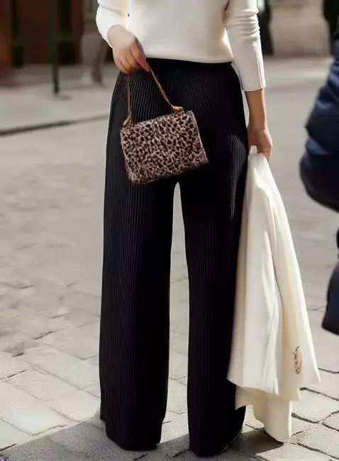 AI Video from prompt: девушка уходит в даль где подходит мужчина и дар